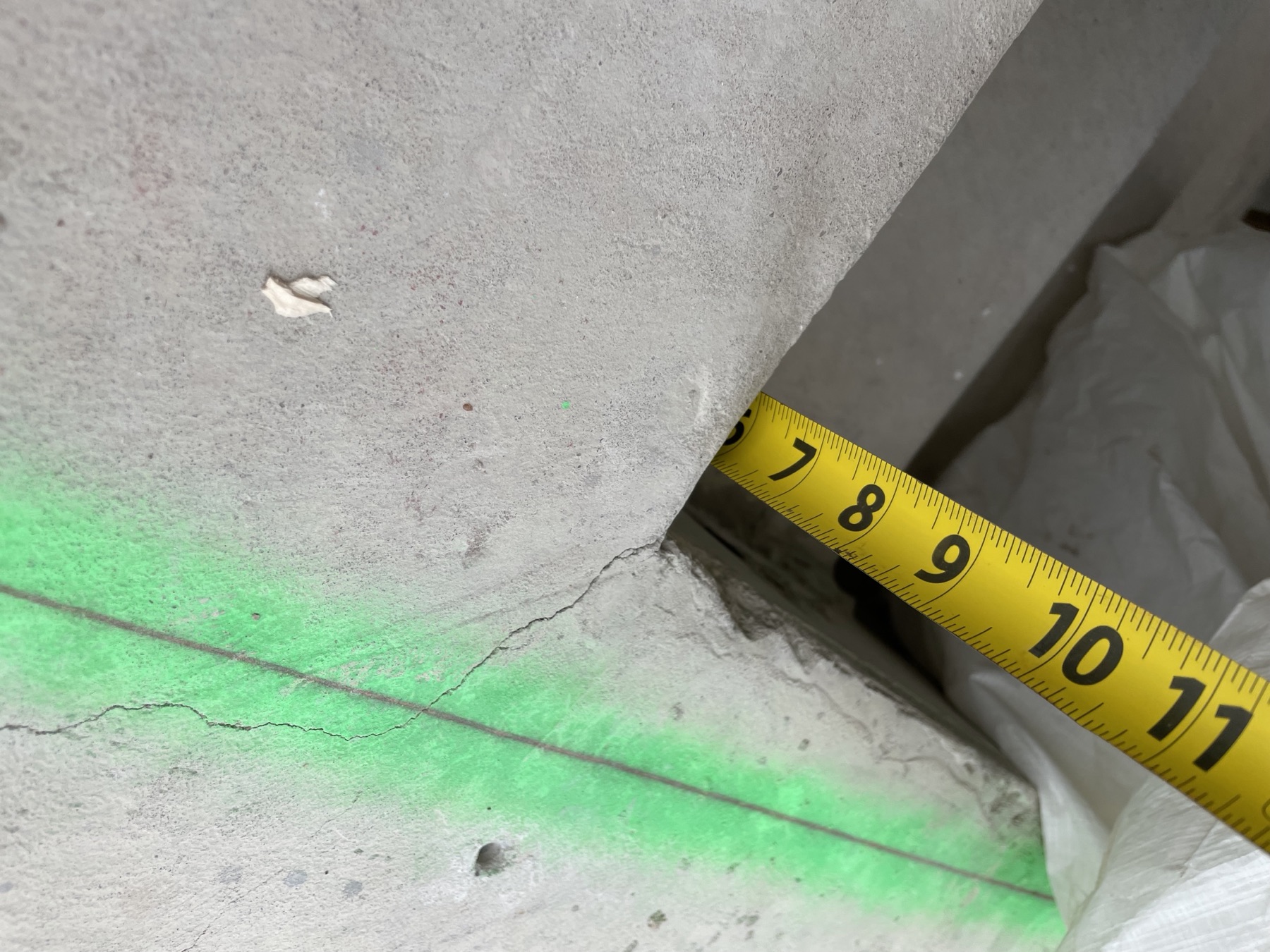 A close field measurement at a concrete opening.